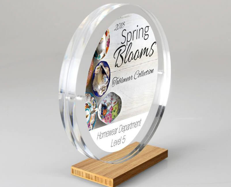 Présentoir acrylique gravé sur mesure rond